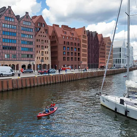 Charming On Wyspa Spichrzow By Renters Apartment